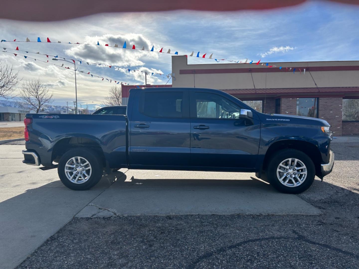 2019 Blue /BLACK Chevrolet Silverado 1500 LT Crew Cab 4WD (1GCUYDED1KZ) with an 5.3L V8 OHV 16V engine, 6A transmission, located at 3030 CY Ave, Casper, WY, 82604, (307) 265-3830, 42.827816, -106.357483 - Photo#4